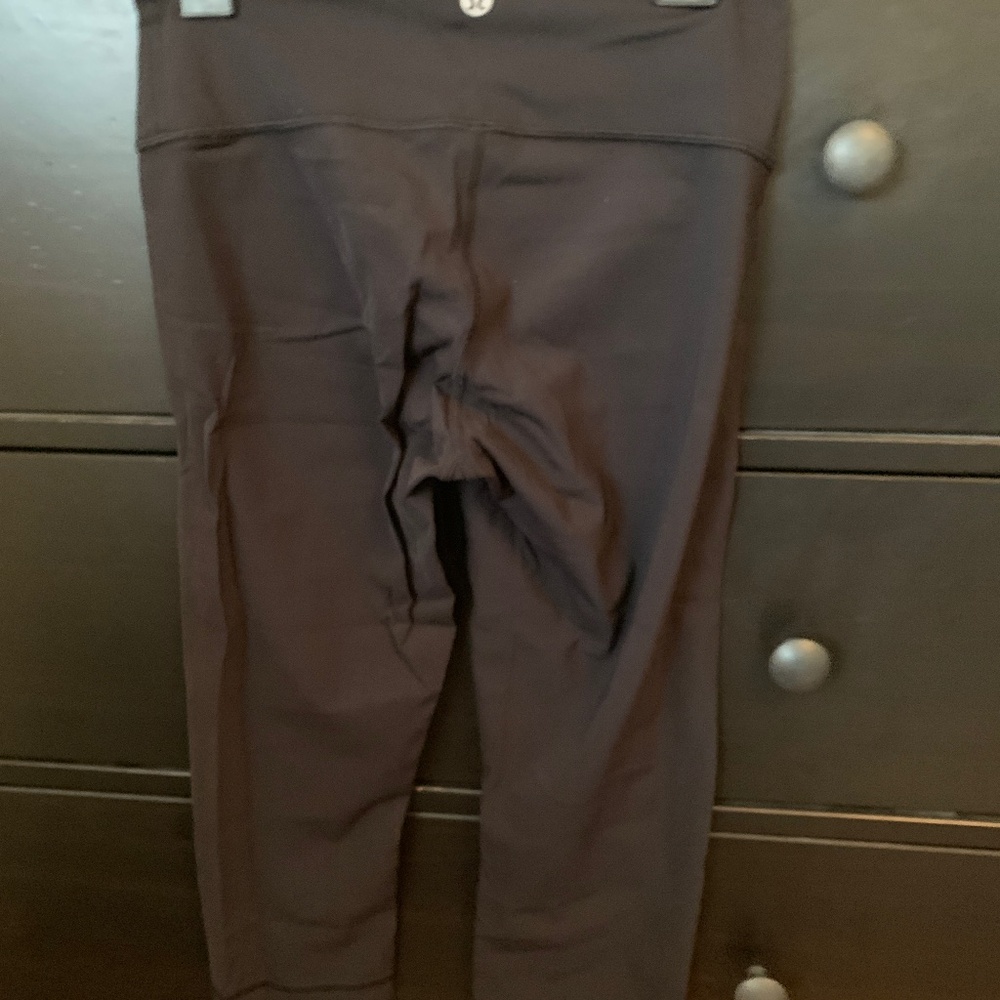 Lululemon black capri leggings